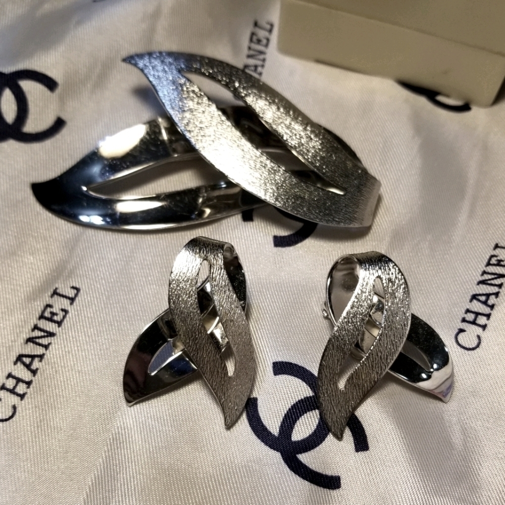 Sarah Coventry Mint Vintage Brooch &  Earrings